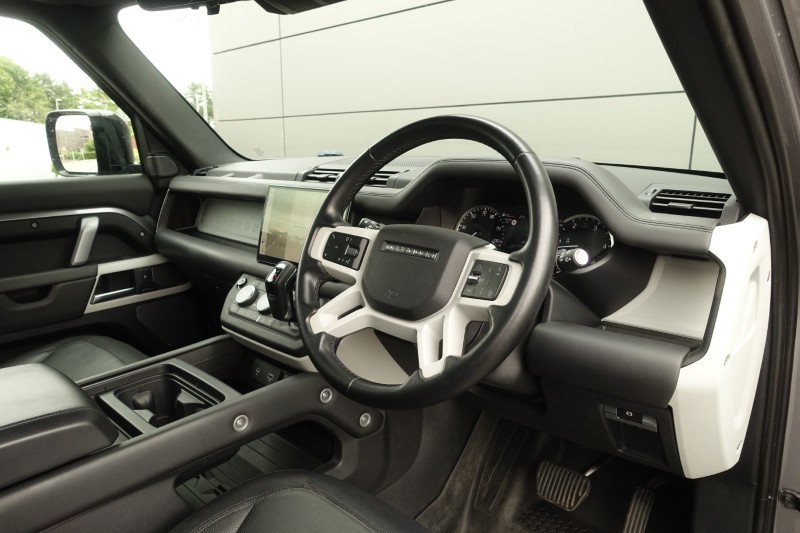 2023 (23) LAND ROVER DEFENDER 3.0 D250 X-Dynamic HSE 110 5dr Auto [7 Seat] 5635739