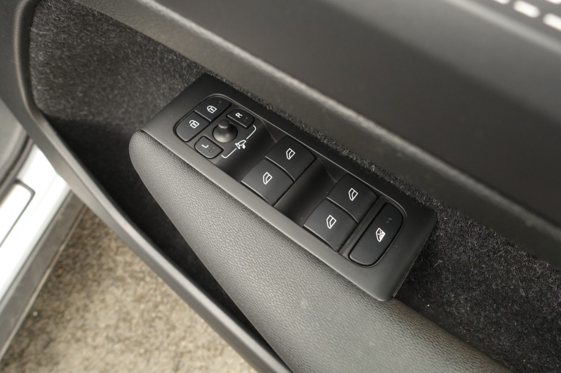 2021 (21) VOLVO XC40 1.5 T5 Recharge PHEV R DESIGN 5dr Auto 5433767