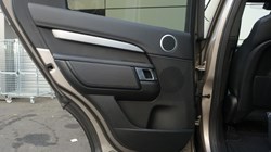 2023 (23) LAND ROVER DISCOVERY 3.0 D300 R-Dynamic HSE 5dr Auto 5482257