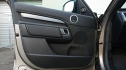 2023 (23) LAND ROVER DISCOVERY 3.0 D300 R-Dynamic HSE 5dr Auto 5482260