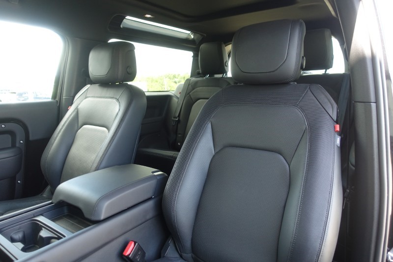 2024 (24) LAND ROVER DEFENDER 3.0 D250 X-Dynamic HSE 90 3dr Auto 5490973