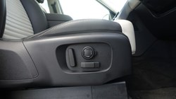 2025 (74) LAND ROVER DISCOVERY 3.0 D350 Dynamic HSE 5dr Auto 5489653