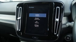 2020 (70) VOLVO XC40 2.0 B4P R DESIGN Pro 5dr Auto 5490838