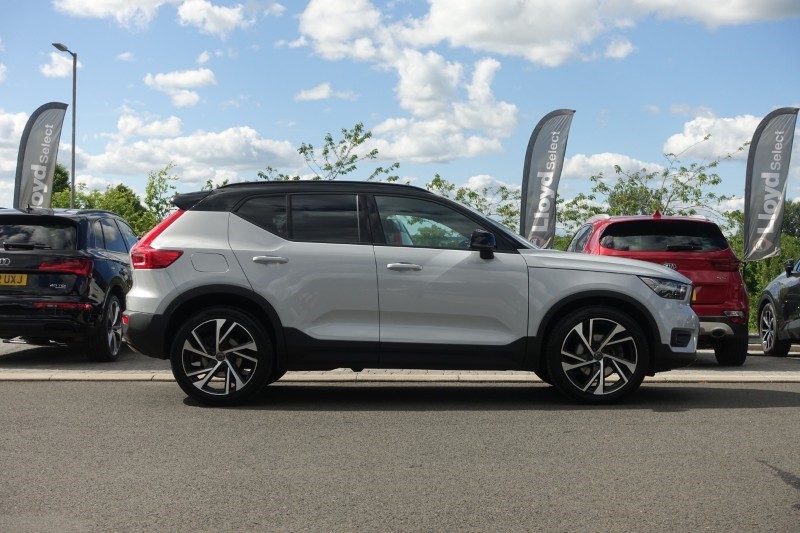 2020 (70) VOLVO XC40 2.0 B4P R DESIGN Pro 5dr Auto 5490802