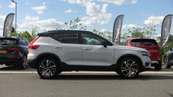 2020 (70) VOLVO XC40 2.0 B4P R DESIGN Pro 5dr Auto 5490802