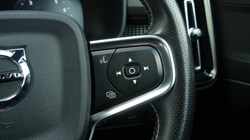 2020 (70) VOLVO XC40 2.0 B4P R DESIGN Pro 5dr Auto 5490830
