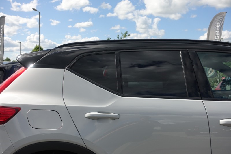 2020 (70) VOLVO XC40 2.0 B4P R DESIGN Pro 5dr Auto 5490820