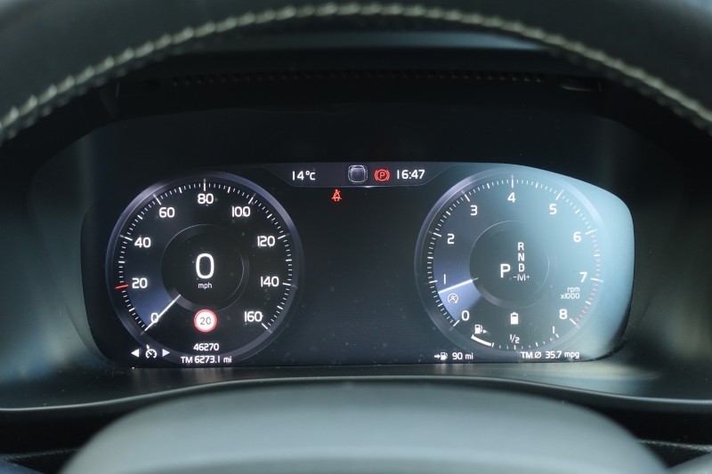 2020 (70) VOLVO XC40 2.0 B4P R DESIGN Pro 5dr Auto 5490812