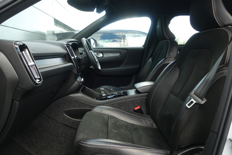 2020 (70) VOLVO XC40 2.0 B4P R DESIGN Pro 5dr Auto 5490800