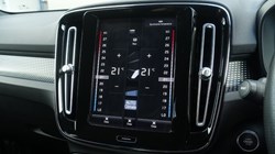 2020 (70) VOLVO XC40 2.0 B4P R DESIGN Pro 5dr Auto 5490836
