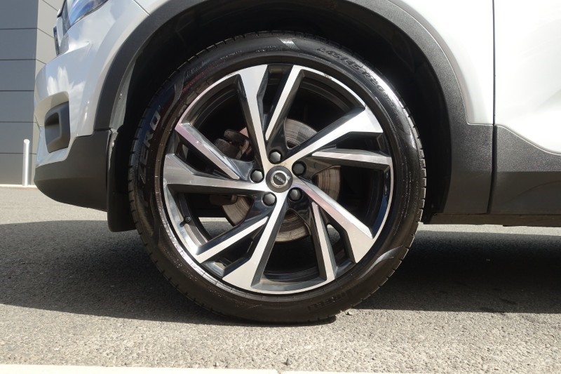 2020 (70) VOLVO XC40 2.0 B4P R DESIGN Pro 5dr Auto 5490826