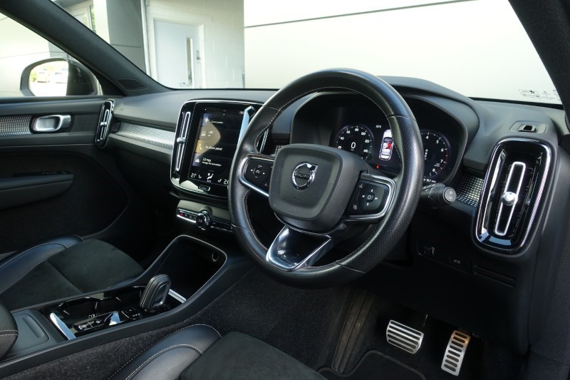 2020 (70) VOLVO XC40 2.0 B4P R DESIGN Pro 5dr Auto 5490840