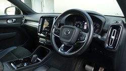 2020 (70) VOLVO XC40 2.0 B4P R DESIGN Pro 5dr Auto 5490840
