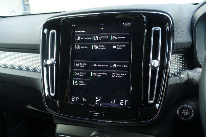 2020 (70) VOLVO XC40 2.0 B4P R DESIGN Pro 5dr Auto 5490837
