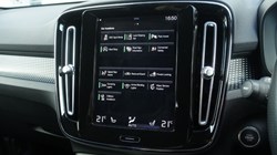 2020 (70) VOLVO XC40 2.0 B4P R DESIGN Pro 5dr Auto 5490837