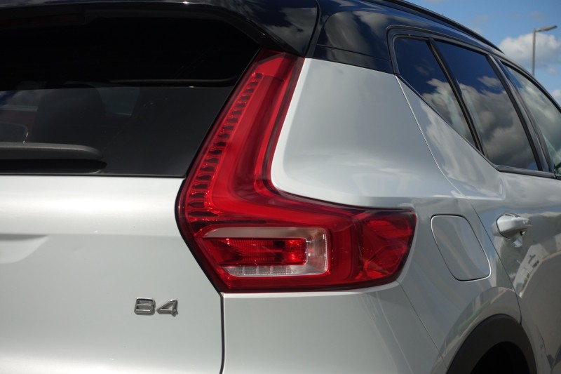 2020 (70) VOLVO XC40 2.0 B4P R DESIGN Pro 5dr Auto 5490822