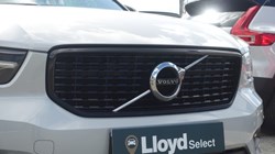 2020 (70) VOLVO XC40 2.0 B4P R DESIGN Pro 5dr Auto 5490817