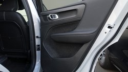 2020 (70) VOLVO XC40 2.0 B4P R DESIGN Pro 5dr Auto 5490846