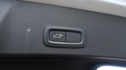 2020 (70) VOLVO XC40 2.0 B4P R DESIGN Pro 5dr Auto 5490816
