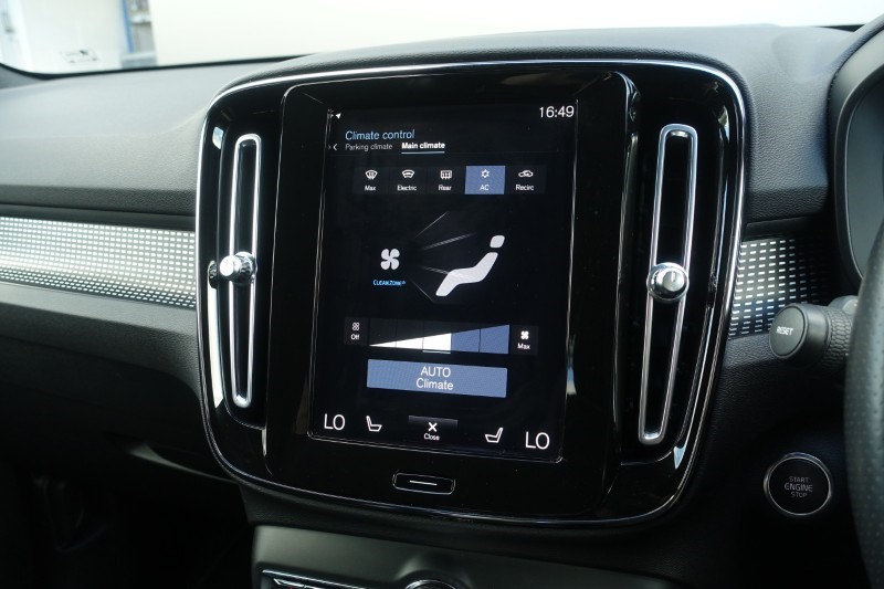 2020 (70) VOLVO XC40 2.0 B4P R DESIGN Pro 5dr Auto 5490835