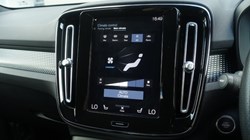 2020 (70) VOLVO XC40 2.0 B4P R DESIGN Pro 5dr Auto 5490835