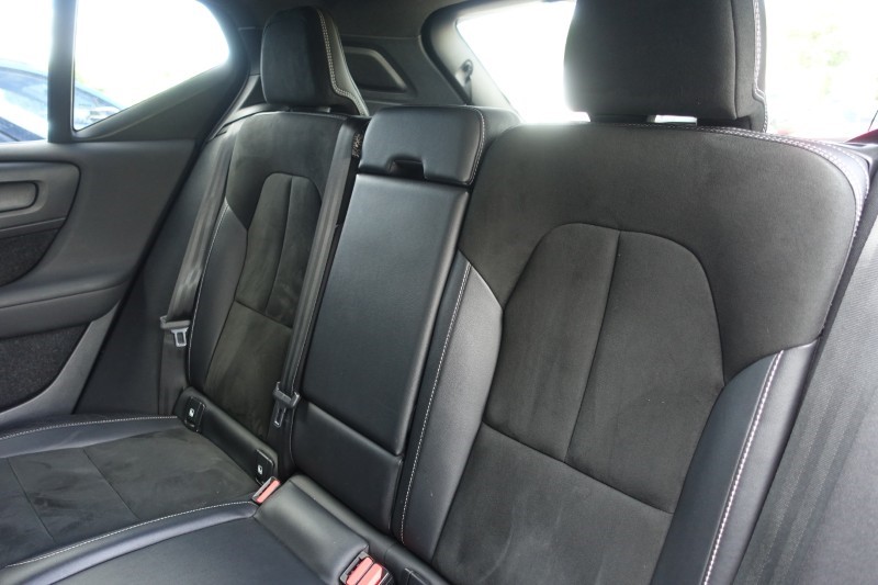 2020 (70) VOLVO XC40 2.0 B4P R DESIGN Pro 5dr Auto 5490852