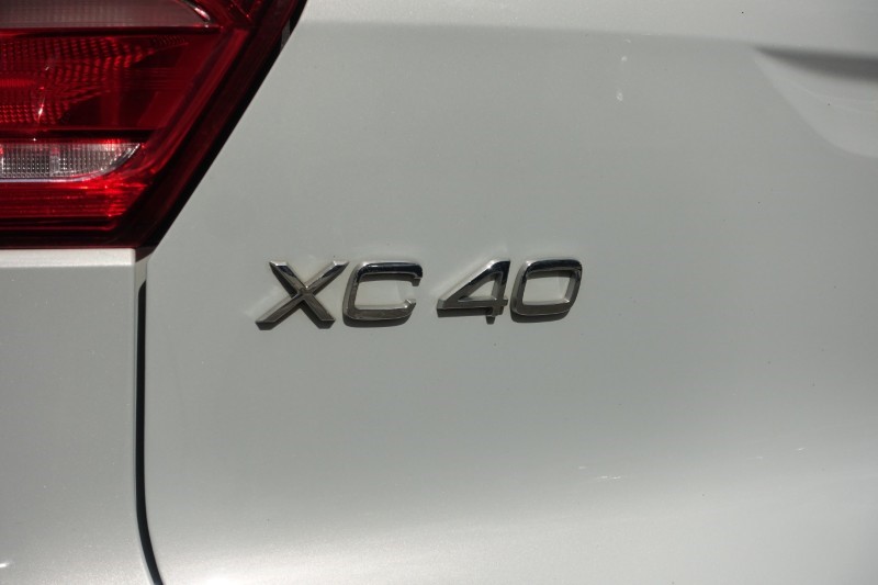 2020 (70) VOLVO XC40 2.0 B4P R DESIGN Pro 5dr Auto 5490824