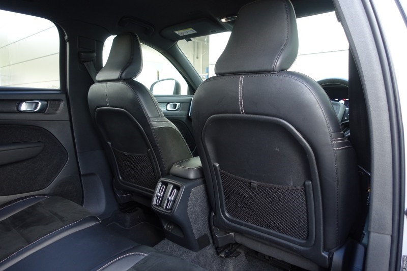 2020 (70) VOLVO XC40 2.0 B4P R DESIGN Pro 5dr Auto 5490847