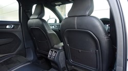 2020 (70) VOLVO XC40 2.0 B4P R DESIGN Pro 5dr Auto 5490847