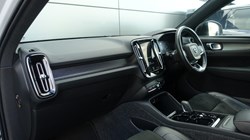 2020 (70) VOLVO XC40 2.0 B4P R DESIGN Pro 5dr Auto 5490854