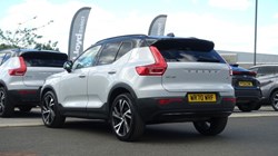 2020 (70) VOLVO XC40 2.0 B4P R DESIGN Pro 5dr Auto 5490799