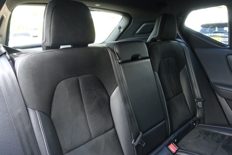 2020 (70) VOLVO XC40 2.0 B4P R DESIGN Pro 5dr Auto 5490848