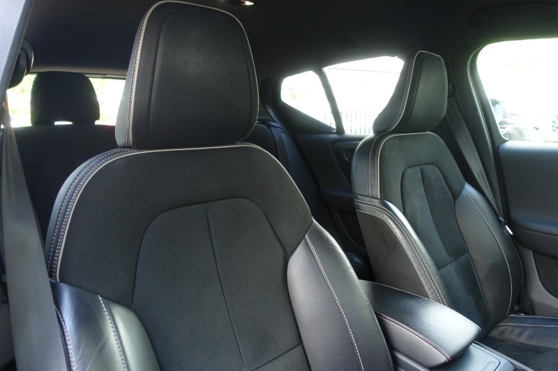 2020 (70) VOLVO XC40 2.0 B4P R DESIGN Pro 5dr Auto 5490841
