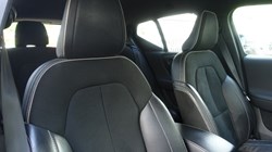2020 (70) VOLVO XC40 2.0 B4P R DESIGN Pro 5dr Auto 5490841