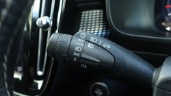 2020 (70) VOLVO XC40 2.0 B4P R DESIGN Pro 5dr Auto 5490832