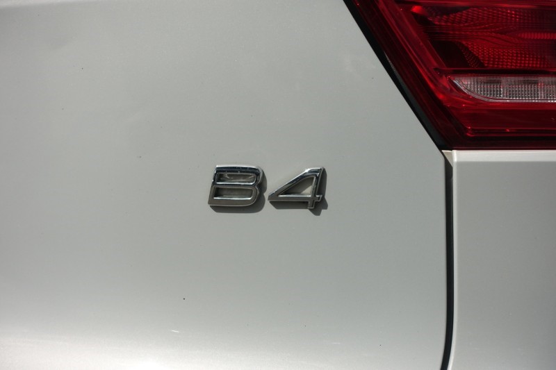 2020 (70) VOLVO XC40 2.0 B4P R DESIGN Pro 5dr Auto 5490823