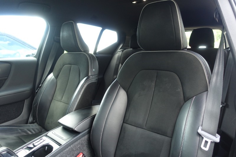 2020 (70) VOLVO XC40 2.0 B4P R DESIGN Pro 5dr Auto 5490856