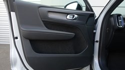 2020 (70) VOLVO XC40 2.0 B4P R DESIGN Pro 5dr Auto 5490853