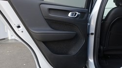 2020 (70) VOLVO XC40 2.0 B4P R DESIGN Pro 5dr Auto 5490850
