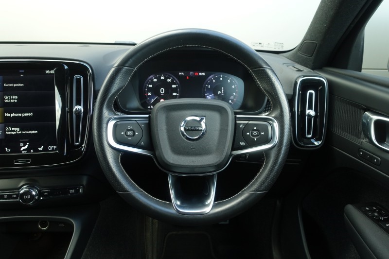 2020 (70) VOLVO XC40 2.0 B4P R DESIGN Pro 5dr Auto 5490811