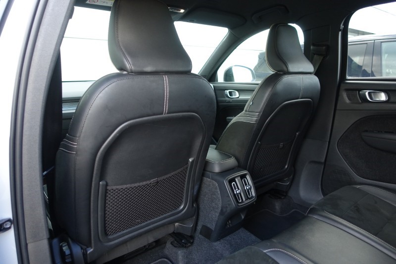 2020 (70) VOLVO XC40 2.0 B4P R DESIGN Pro 5dr Auto 5490851