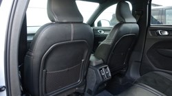 2020 (70) VOLVO XC40 2.0 B4P R DESIGN Pro 5dr Auto 5490851