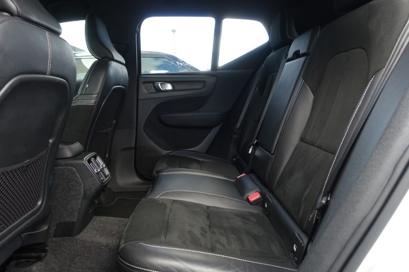 2020 (70) VOLVO XC40 2.0 B4P R DESIGN Pro 5dr Auto 5490801