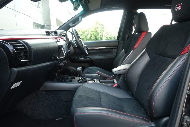2024 (24) TOYOTA COMMERCIAL HILUX GR Sport D/Cab Pick Up 2.8 D-4D Auto 5537540