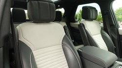 2023 (23) LAND ROVER DISCOVERY 3.0 D300 R-Dynamic HSE 5dr Auto 5527105