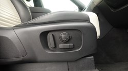 2023 (23) LAND ROVER DISCOVERY 3.0 D300 R-Dynamic HSE 5dr Auto 5527107