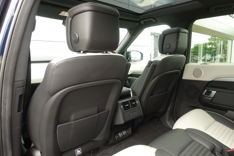 2023 (23) LAND ROVER DISCOVERY 3.0 D300 R-Dynamic HSE 5dr Auto 5527117