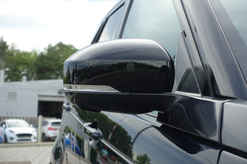 2023 (23) LAND ROVER DISCOVERY 3.0 D300 R-Dynamic HSE 5dr Auto 5527079