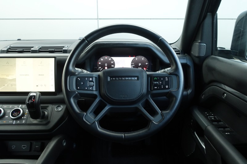 2024 (24) LAND ROVER DEFENDER 3.0 D300 X-Dynamic HSE 110 5dr Auto 5490511