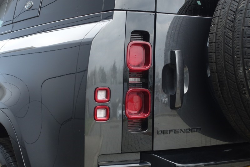 2024 (24) LAND ROVER DEFENDER 3.0 D300 X-Dynamic HSE 110 5dr Auto 5490515